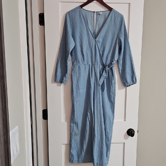 Old Navy Pants - Old Navy Womens M Petite Light Blue Denim Jumpsuit